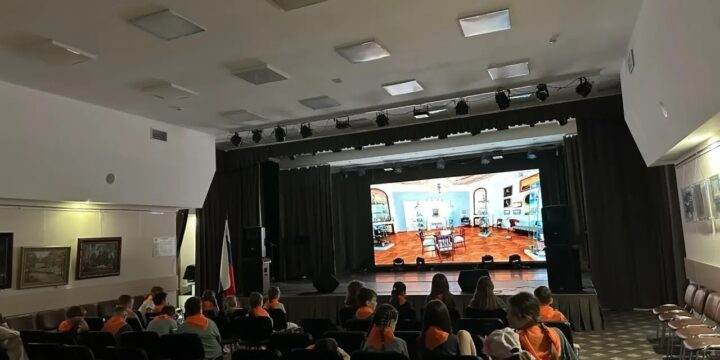 🖥️ Побывали в московской усадьбе Пушкина, не выходя из зала!